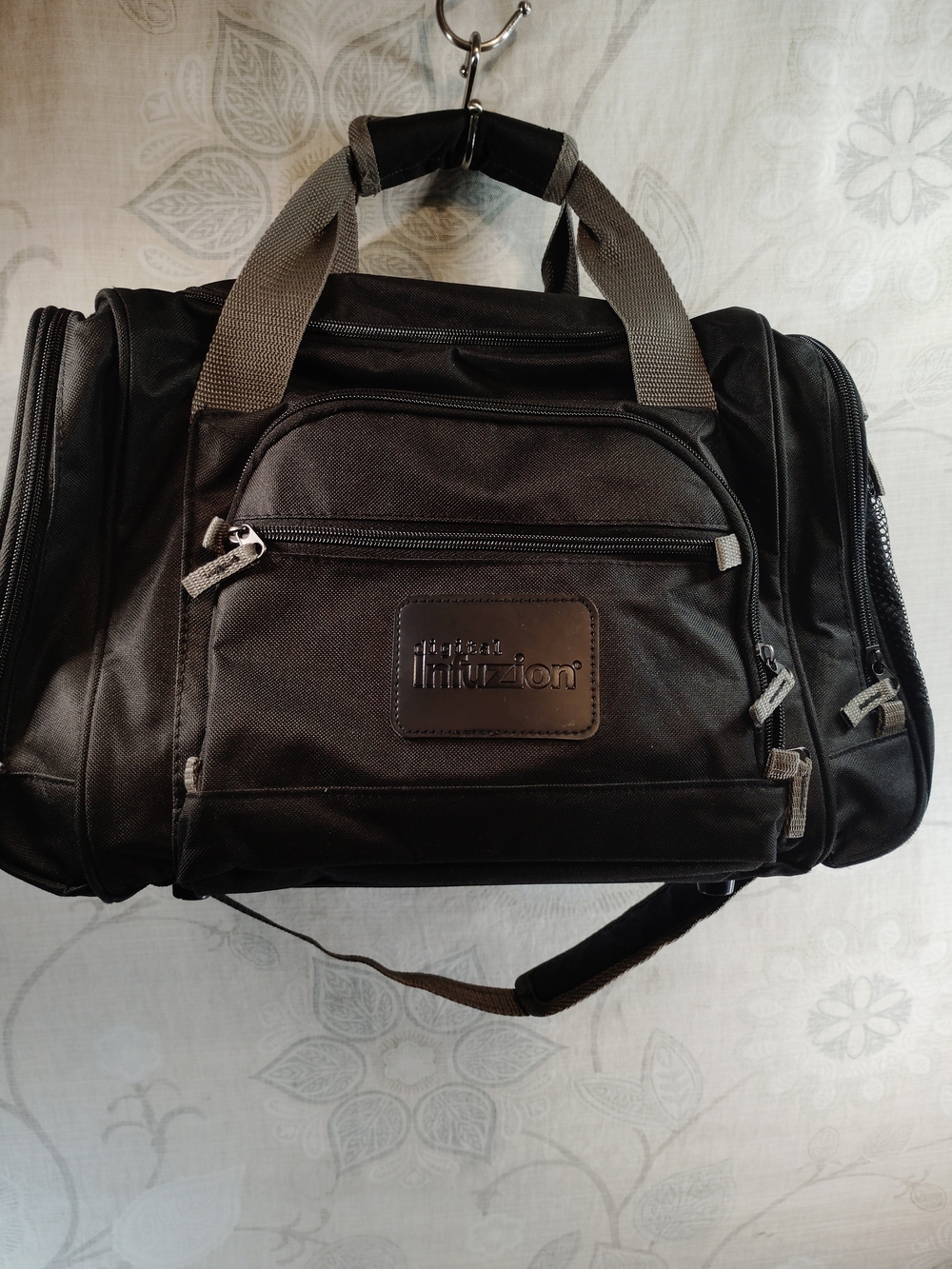 SevilleGear Black  Weekender Travel Duffel/ Carry-on Bag
